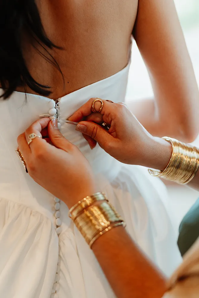 bride getting ready at sunset ridge club